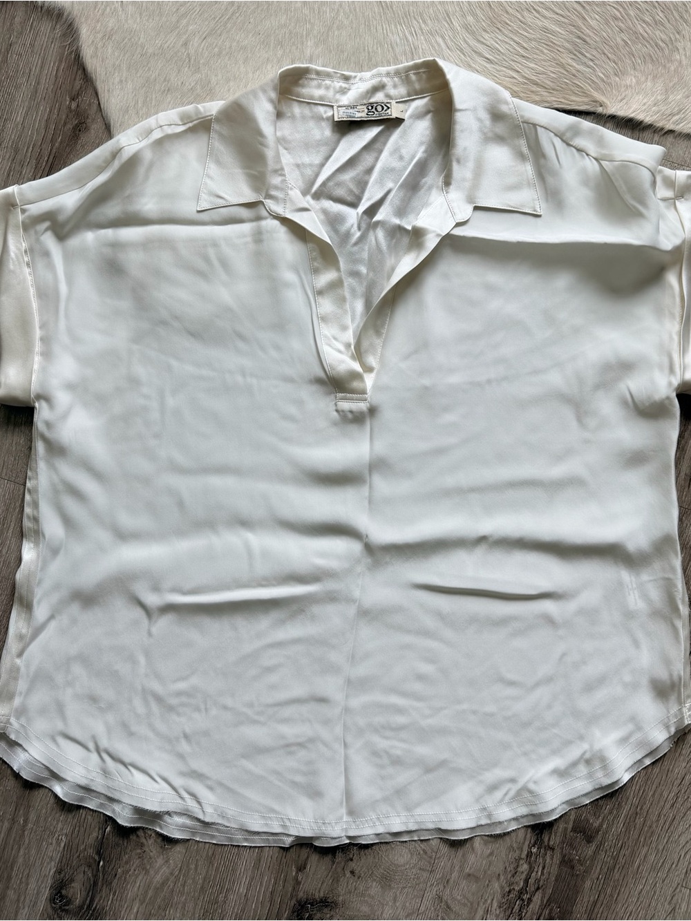 Relaxed Silk Cream Short-Sleeve Polo Shirt by Goz